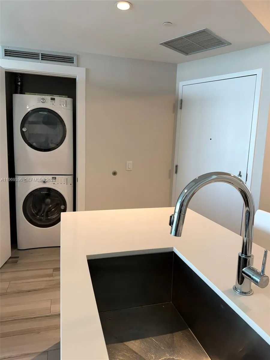 2900 NE 7th Ave #1205 Miami, FL 33137