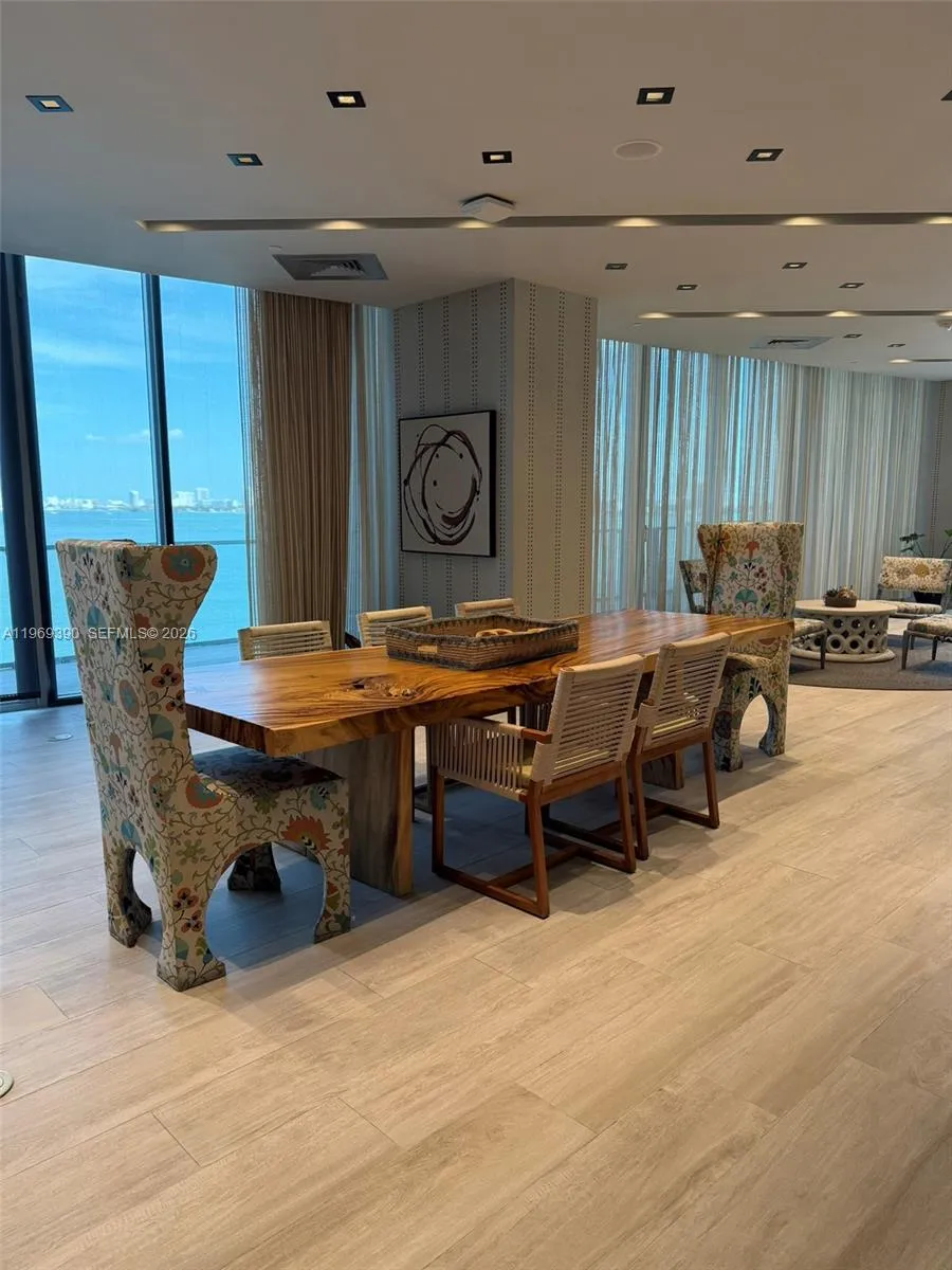 2900 NE 7th Ave #1205 Miami, FL 33137