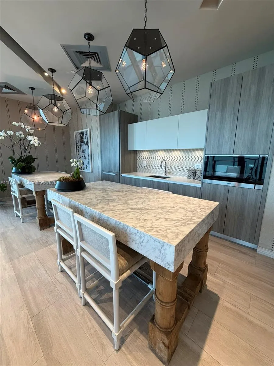 2900 NE 7th Ave #1205 Miami, FL 33137
