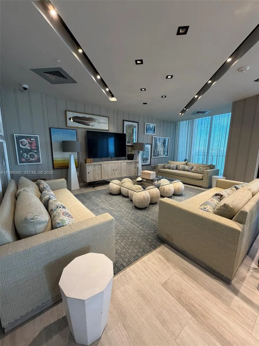 2900 NE 7th Ave #1205 Miami, FL 33137
