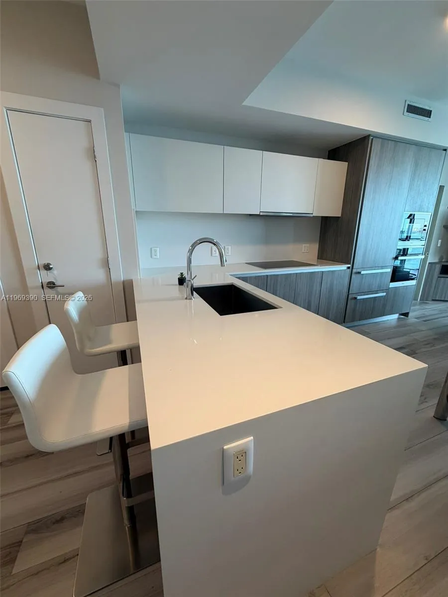 2900 NE 7th Ave #1205 Miami, FL 33137