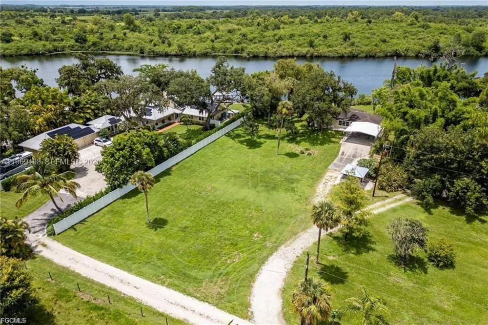 2030 Ft Denaud Rd La Belle, FL 33935