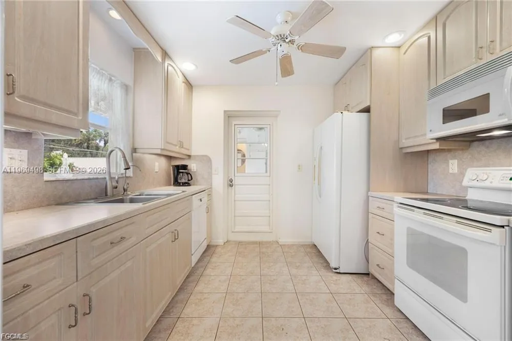 2030 Ft Denaud Rd La Belle, FL 33935