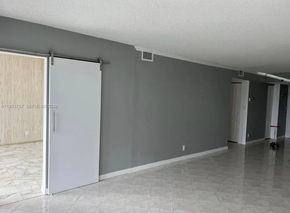 1000 Parkview Dr #528 Hallandale Beach, FL 33009