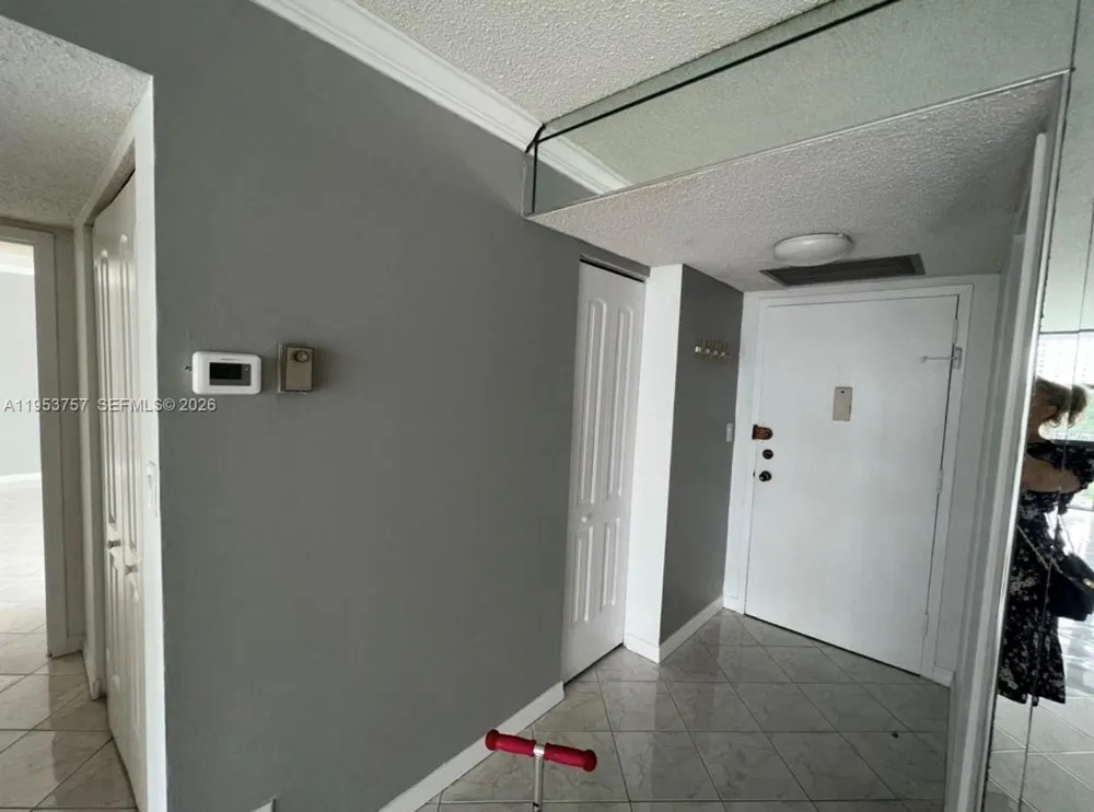 1000 Parkview Dr #528 Hallandale Beach, FL 33009