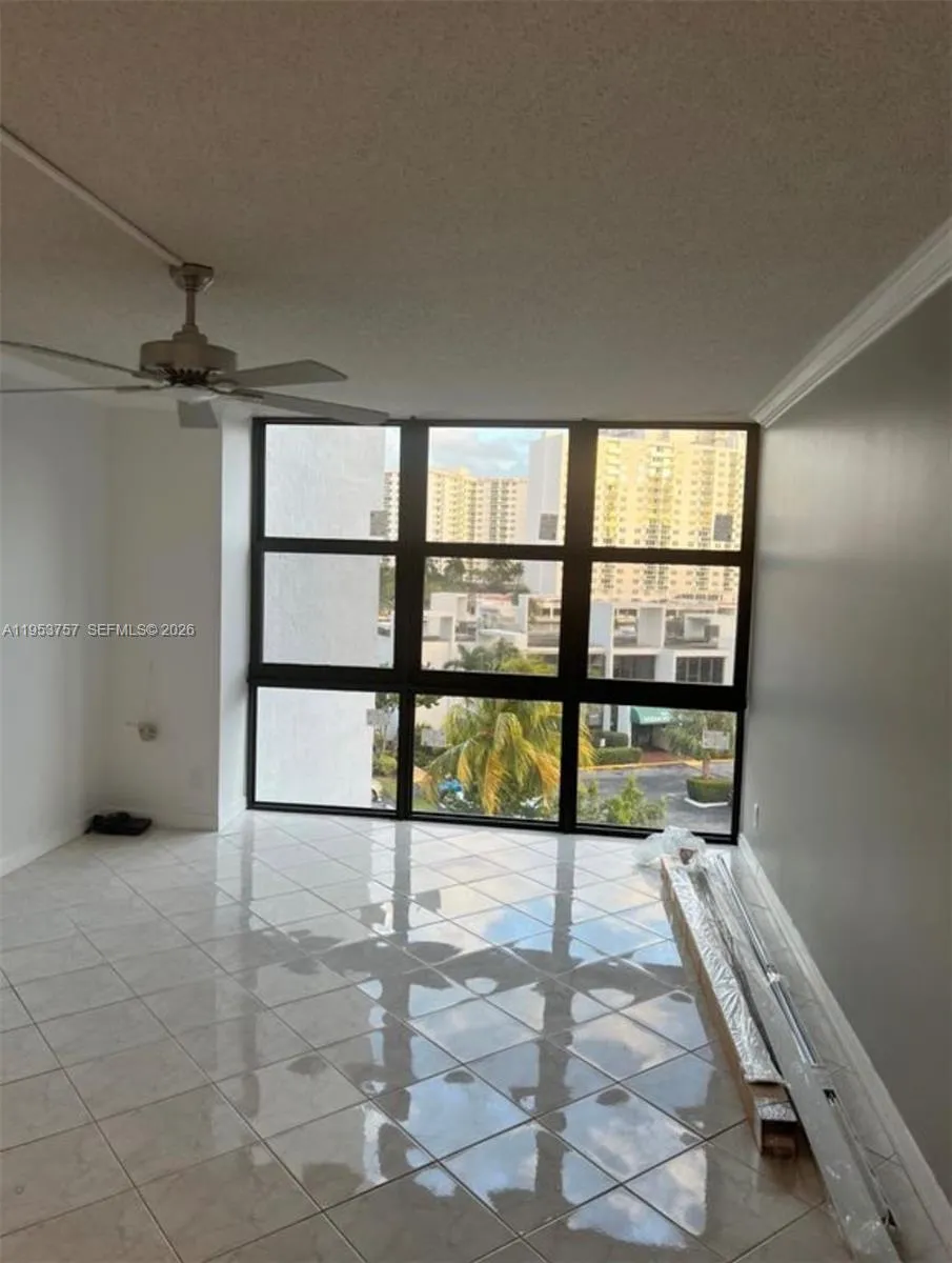 1000 Parkview Dr #528 Hallandale Beach, FL 33009