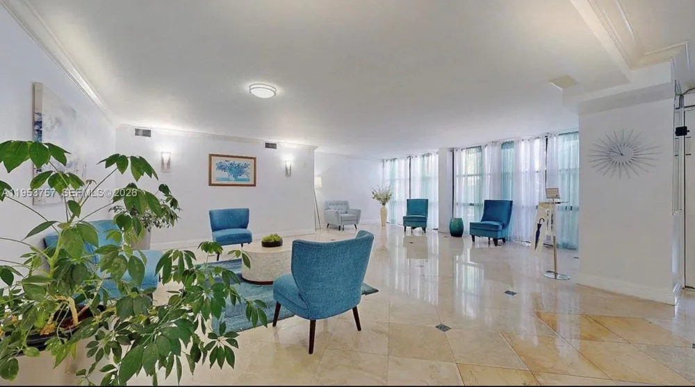 1000 Parkview Dr #528 Hallandale Beach, FL 33009