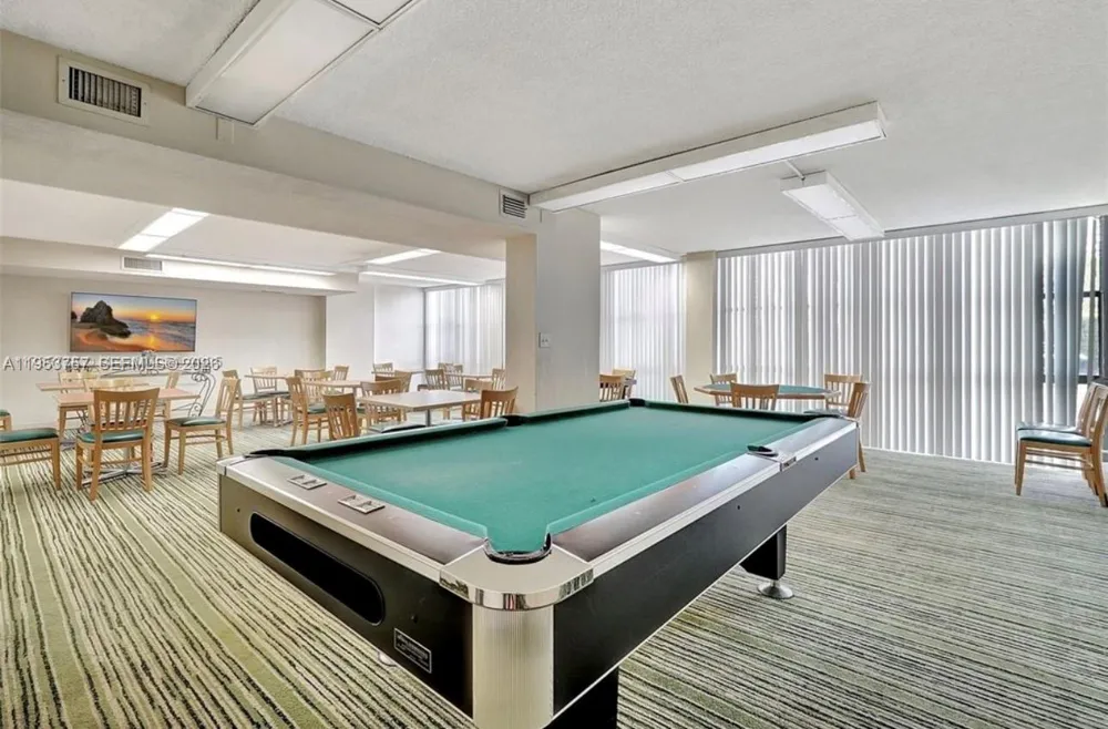 1000 Parkview Dr #528 Hallandale Beach, FL 33009