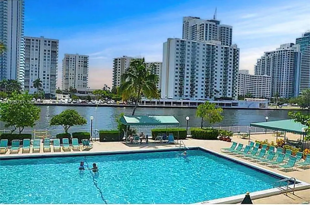 1000 Parkview Dr #528 Hallandale Beach, FL 33009