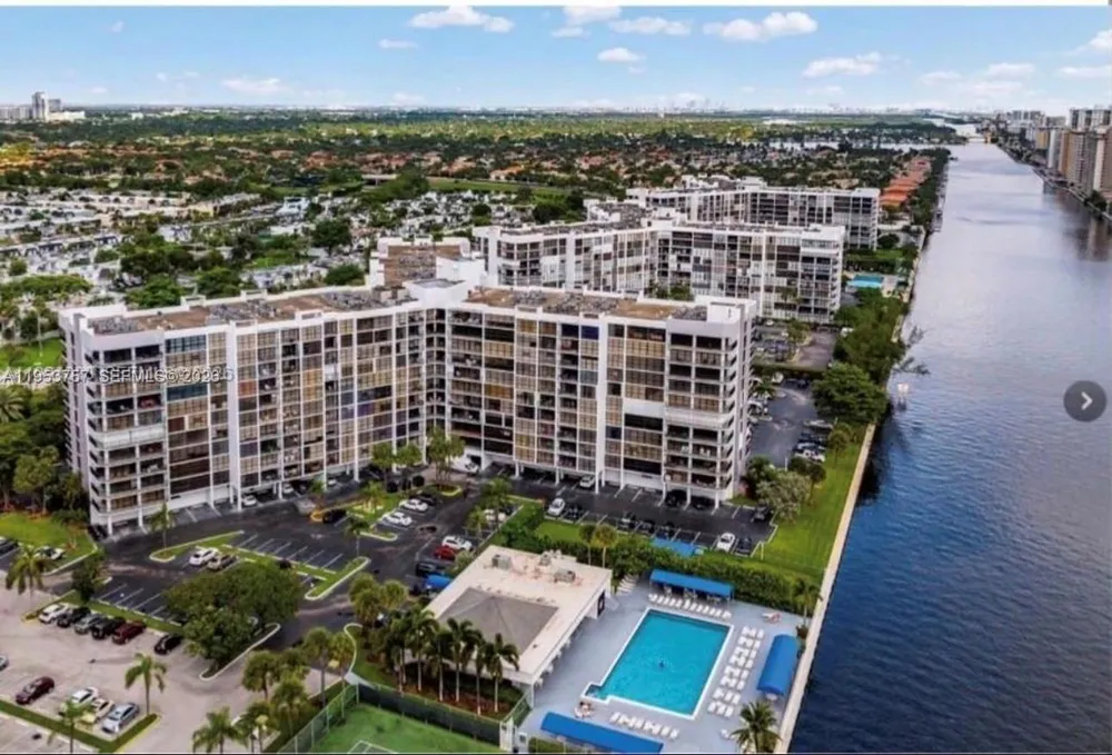 1000 Parkview Dr #528 Hallandale Beach, FL 33009