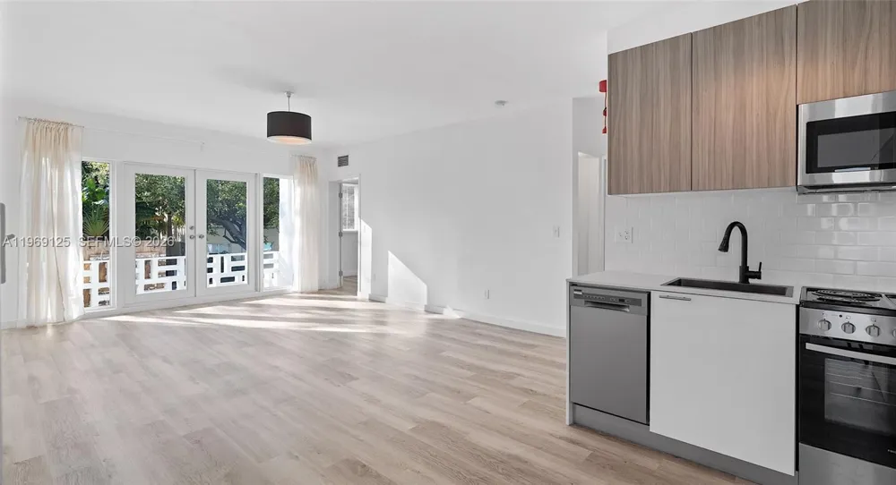 1561 Jefferson Avenue Miami Beach, FL 33139