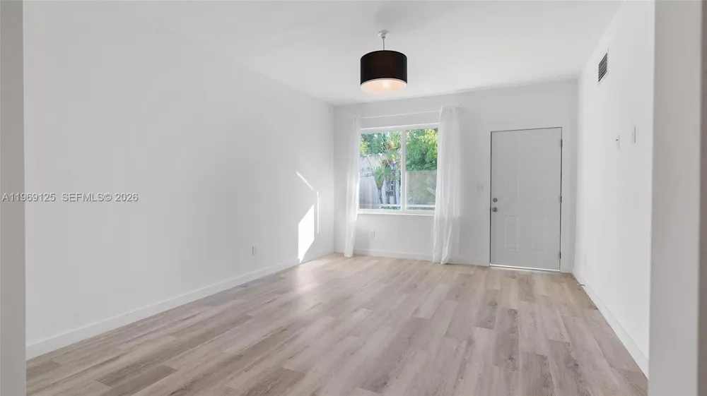 1561 Jefferson Avenue Miami Beach, FL 33139