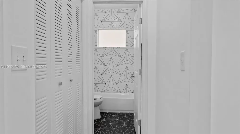 1561 Jefferson Avenue Miami Beach, FL 33139