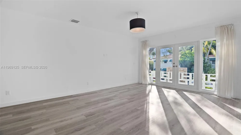 1561 Jefferson Avenue Miami Beach, FL 33139