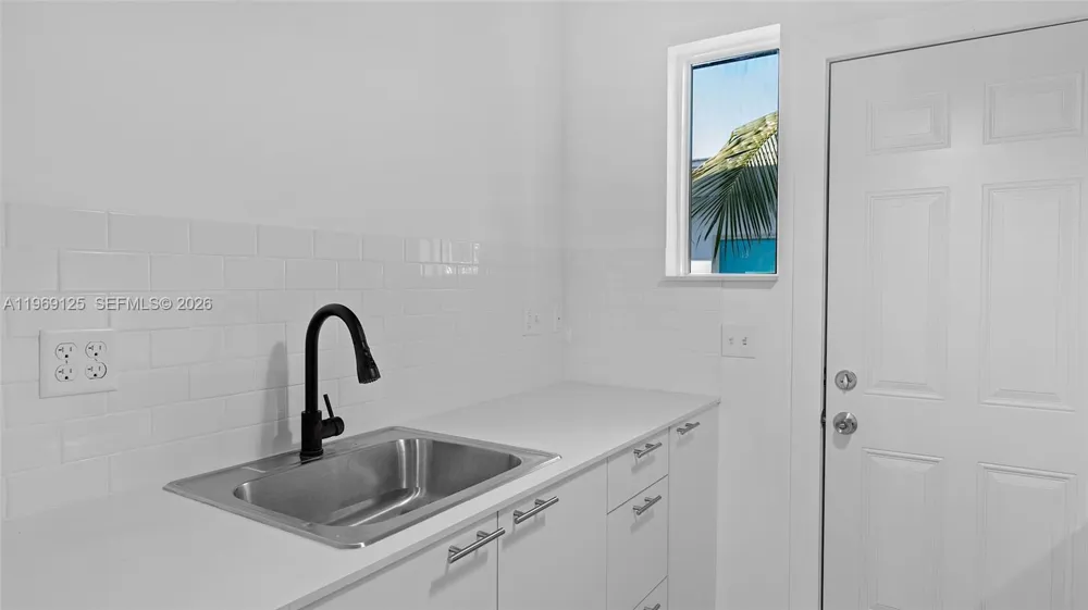 1561 Jefferson Avenue Miami Beach, FL 33139