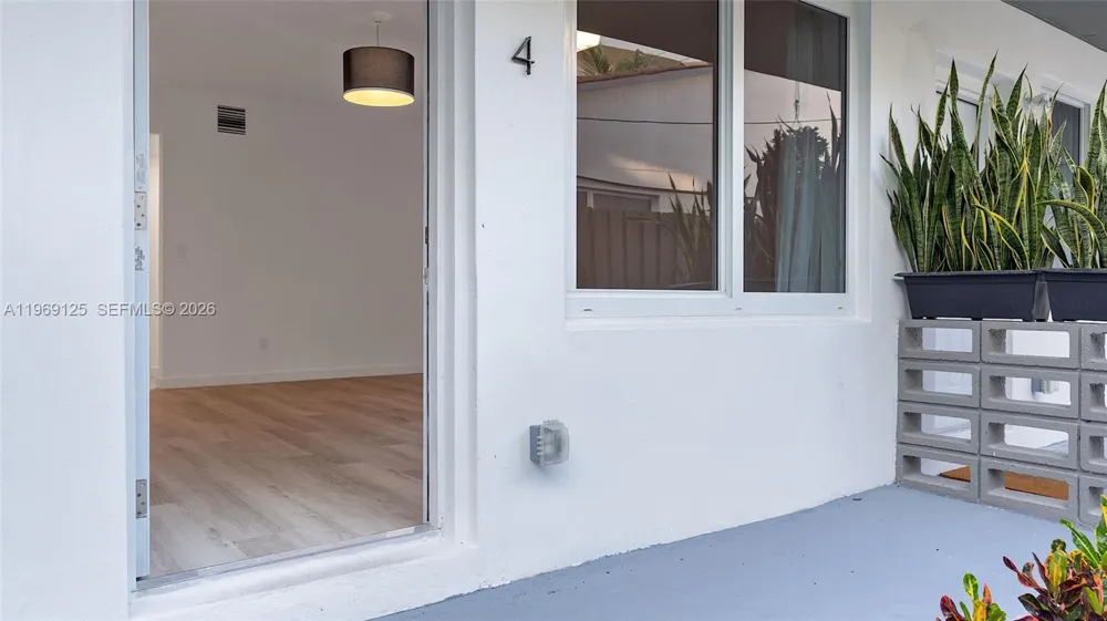 1561 Jefferson Avenue Miami Beach, FL 33139