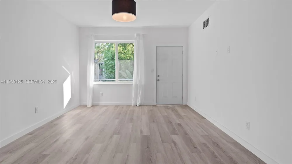 1561 Jefferson Avenue Miami Beach, FL 33139