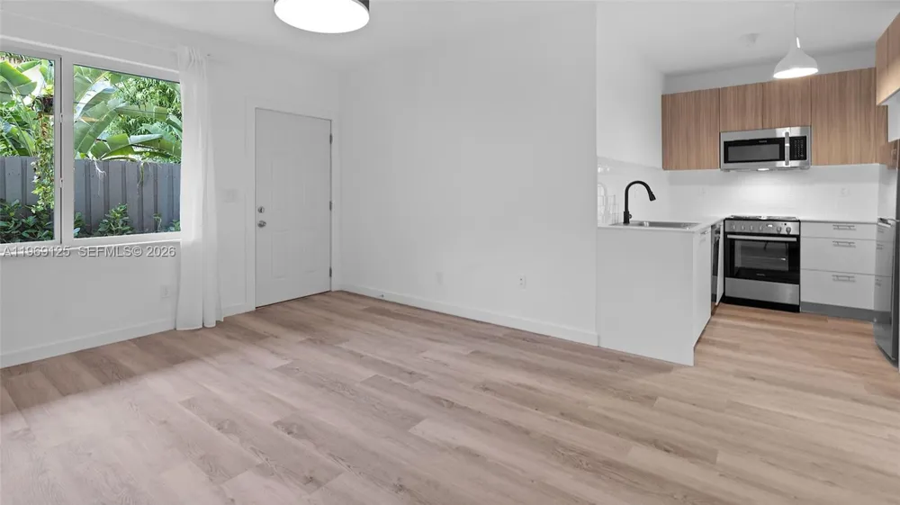 1561 Jefferson Avenue Miami Beach, FL 33139