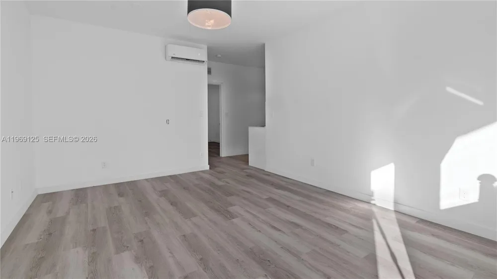 1561 Jefferson Avenue Miami Beach, FL 33139