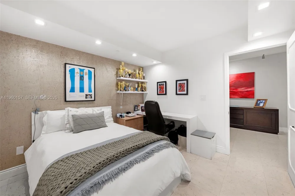 799 Crandon Blvd #605 Key Biscayne, FL 33149