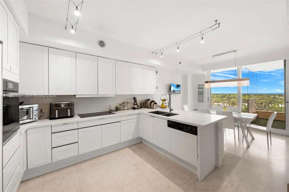 799 Crandon Blvd #605 Key Biscayne, FL 33149