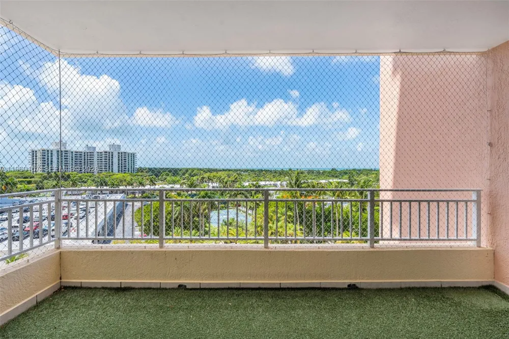 799 Crandon Blvd #605 Key Biscayne, FL 33149