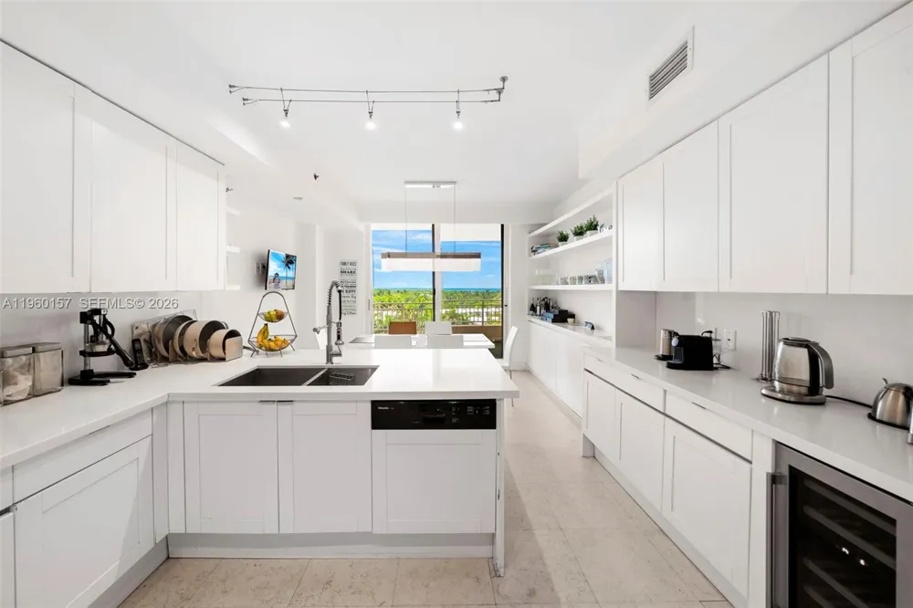799 Crandon Blvd #605 Key Biscayne, FL 33149