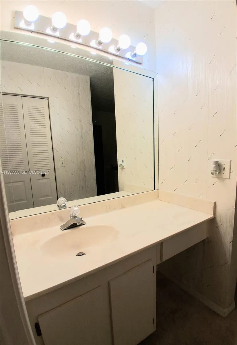 10456 NW 24th Pl #206 Sunrise, FL 33322