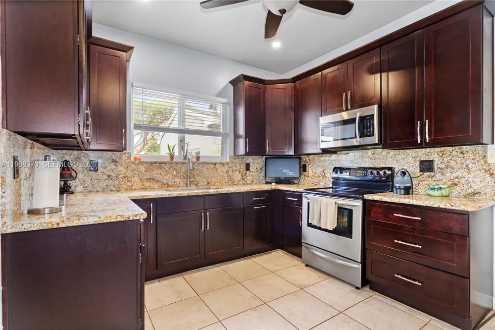 25900 SW 182nd Ave Homestead, FL 33031