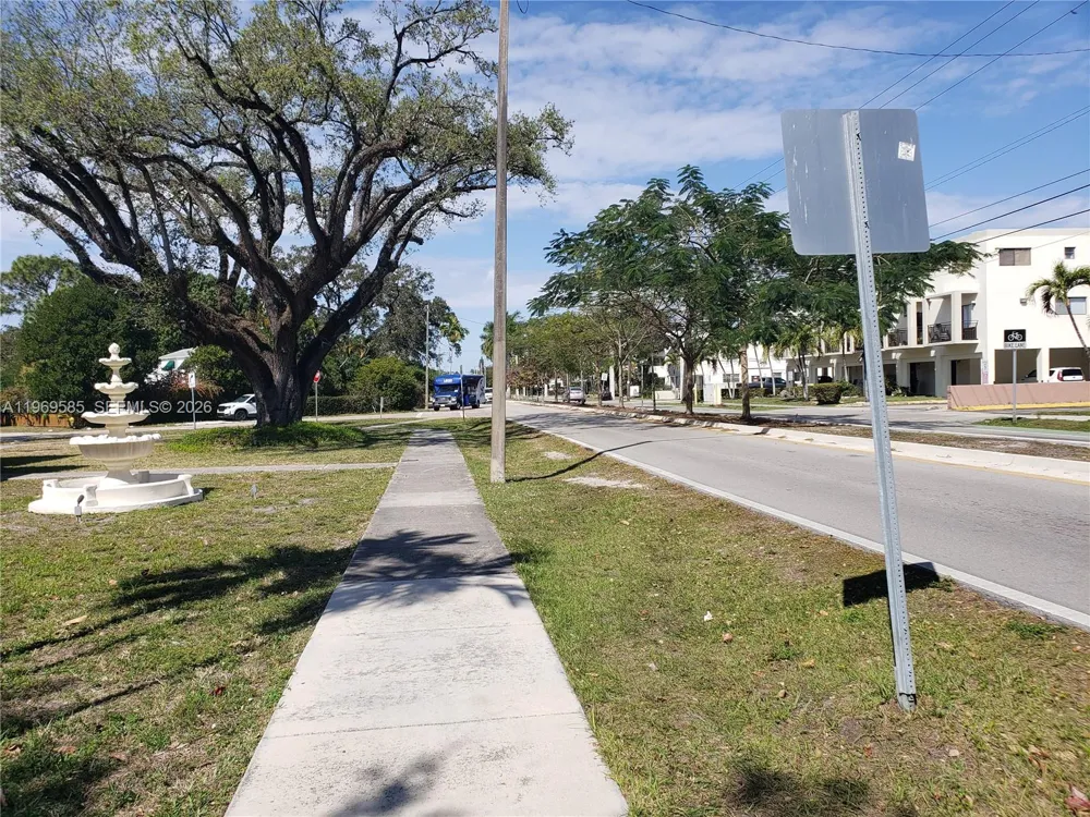 524 S ROYAL POINCIANA BLVD Miami Springs, FL 33166