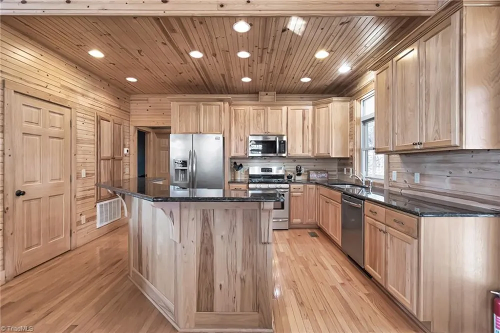 658 Green Point Lane Boomer, NC 28606
