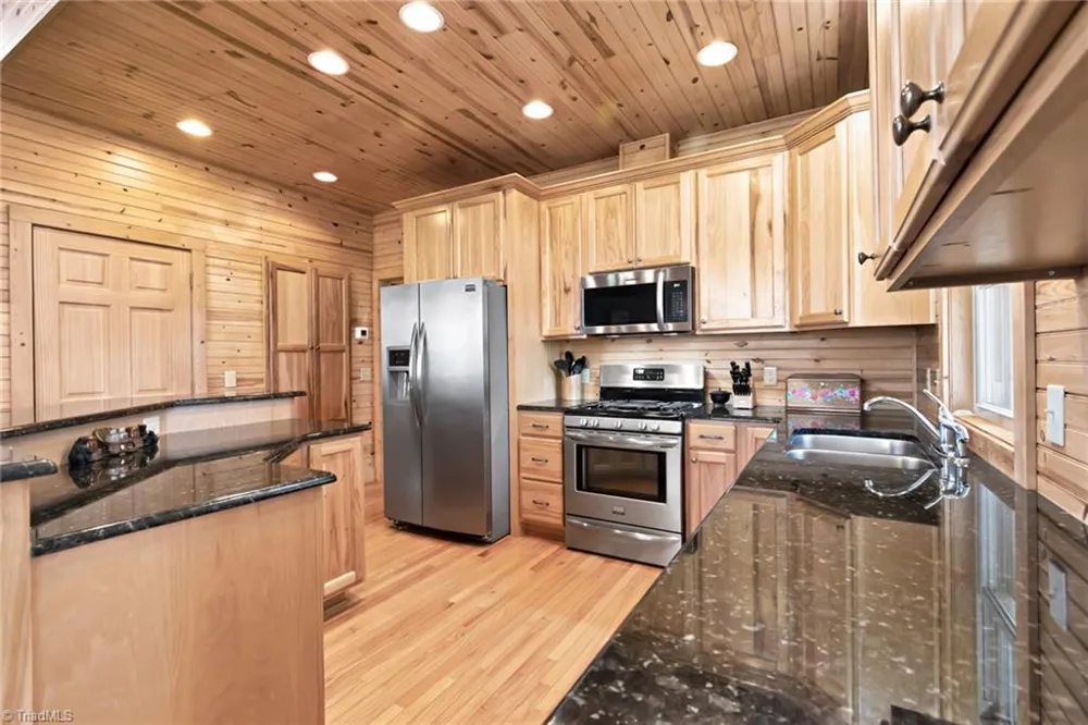 658 Green Point Lane Boomer, NC 28606