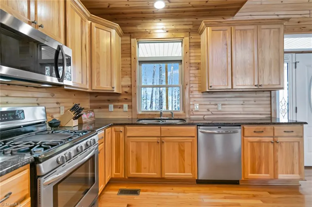 658 Green Point Lane Boomer, NC 28606