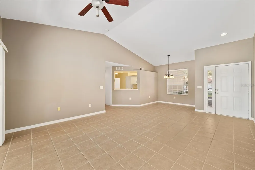 5427 COMPASS POINT #1 Oxford, FL 34484