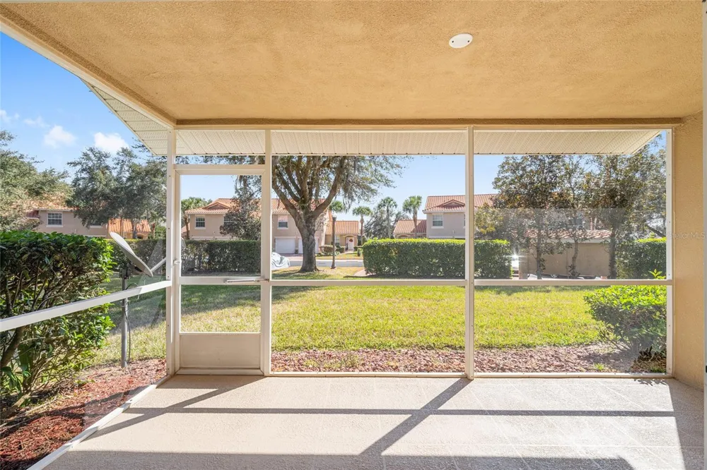 5427 COMPASS POINT #1 Oxford, FL 34484