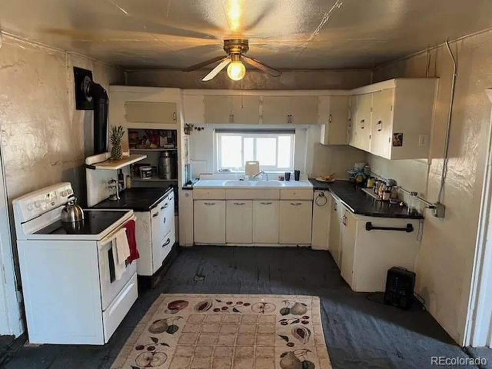 518 Trinchera Street San Luis, CO 81152
