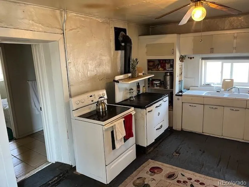 518 Trinchera Street San Luis, CO 81152