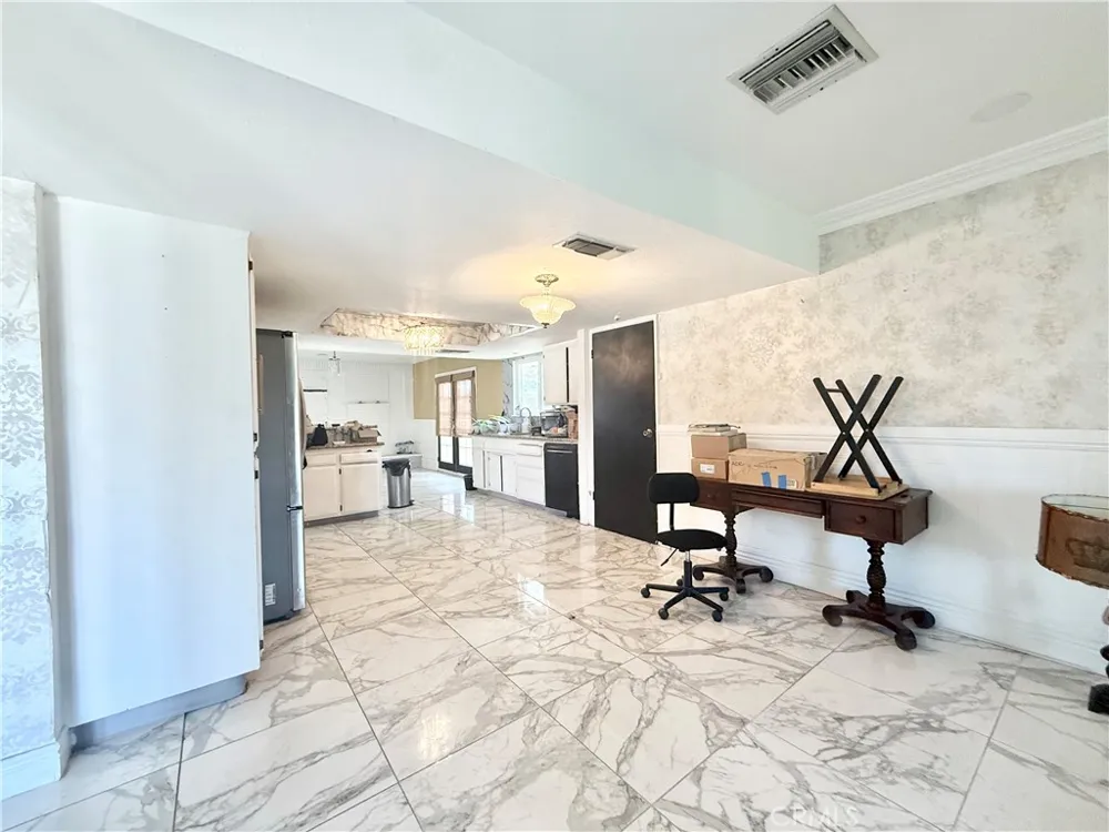 135 S Broadway Street Ridgecrest, CA 93555