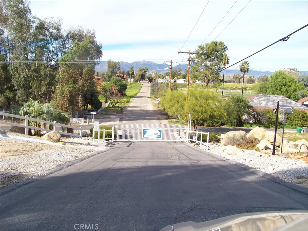 42540 Brix Hemet, CA 92544