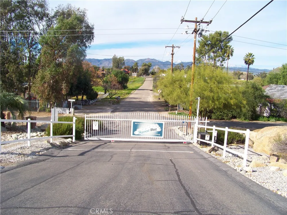 42540 Brix Hemet, CA 92544