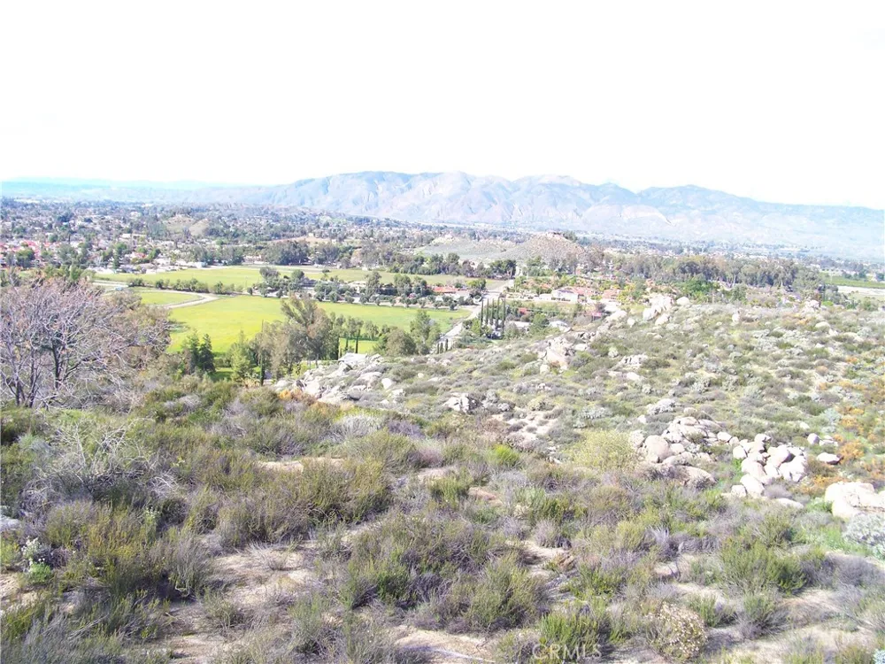 42540 Brix Hemet, CA 92544
