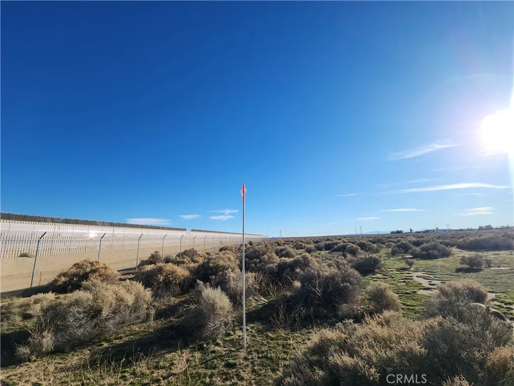 10 Edie Road Hinkley, CA 92347