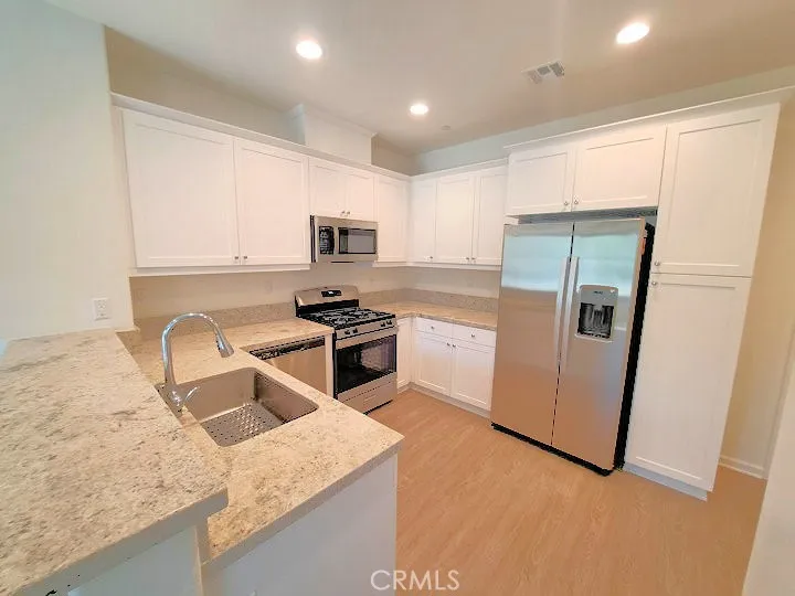 41987 Isadora #1402 Murrieta, CA 92562