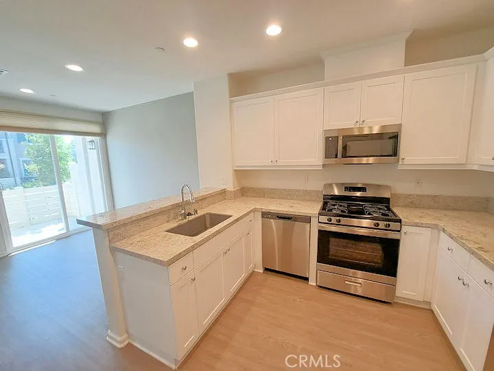 41987 Isadora #1402 Murrieta, CA 92562