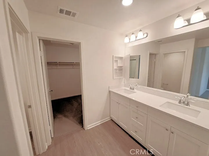 41987 Isadora #1402 Murrieta, CA 92562