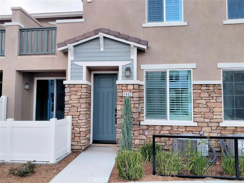 41987 Isadora #1402 Murrieta, CA 92562