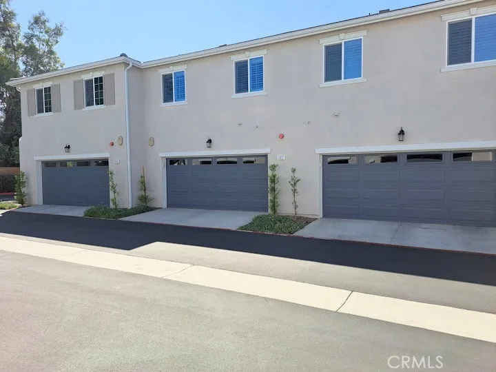 41987 Isadora #1402 Murrieta, CA 92562