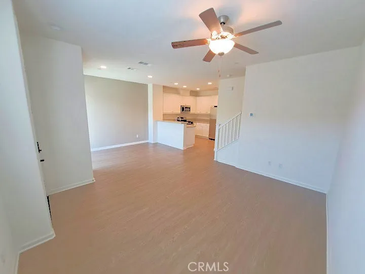 41987 Isadora #1402 Murrieta, CA 92562
