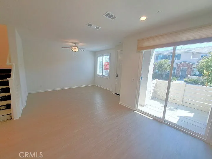 41987 Isadora #1402 Murrieta, CA 92562