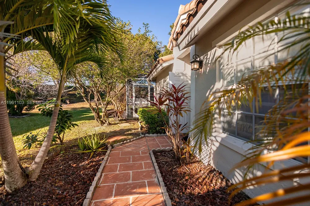 11831 NW 57th St Coral Springs, FL 33076
